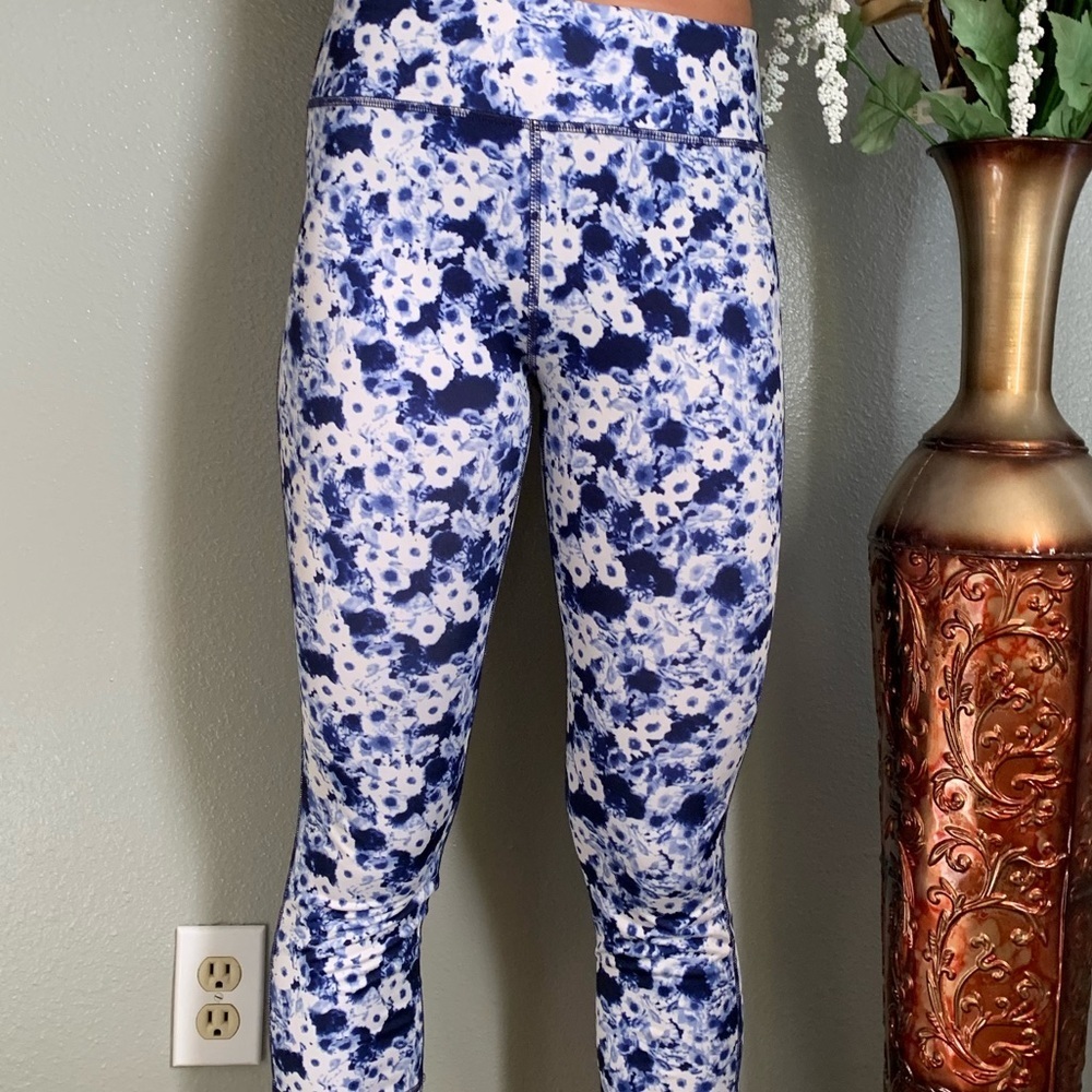 Vogo Athletica Yoga Floral Design Size Small - Picture 8 of 17